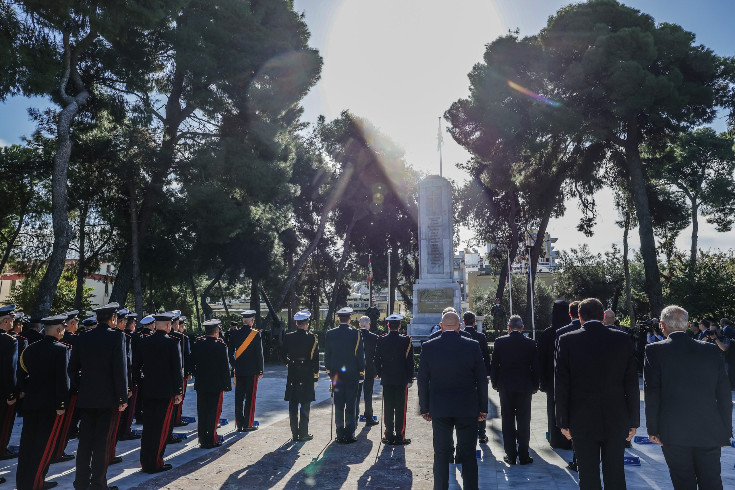 ΚΑΤΑΘΕΣΗ ΣΤΕΦΑΝΟΥ ΑΠΟ ΤΟΝ ΠτΔ ΚΩΣΤΑ ΤΑΣΟΥΛΑ ΣΤΟ ΗΡΩΟ ΤΟΥ Γ' ΣΩΜΑΤΟΣ ΣΤΡΑΤΟΥ (ΘΟΔΩΡΗΣ ΜΑΝΩΛΟΠΟΥΛΟΣ/ΓΡΑΦΕΙΟ ΤΥΠΟΥ ΠΡΟΕΔΡΙΑΣ ΤΗΣ ΔΗΜΟΚΡΑΤΙΑΣ/EUROKINISSI)