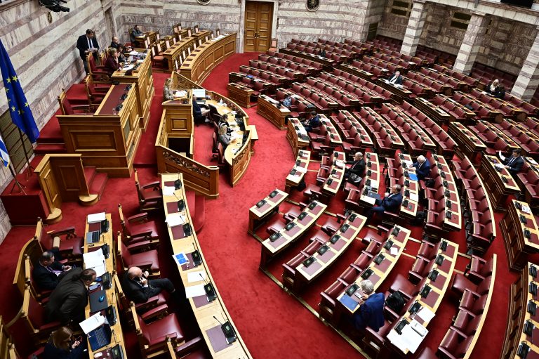 Βουλή: Την άρση ασυλίας της Ζ. Κωνσταντοπούλου ψήφισε η Ολομέλεια – Απορρίφθηκε το αίτημα για την Λ. Κανέλλη