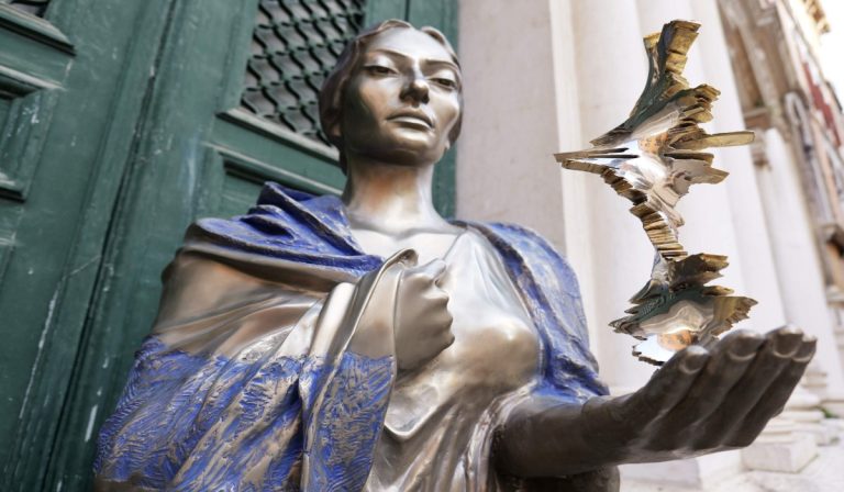 Στη Φλωρεντία το άγαλμα της Μαρία Κάλλας που φιλοτέχνησε ο Νίκος Φλώρος