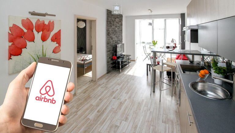 Γαλλία: Τουλάχιστον ένα κατάλυμα Airbnb στο 81% των δήμων