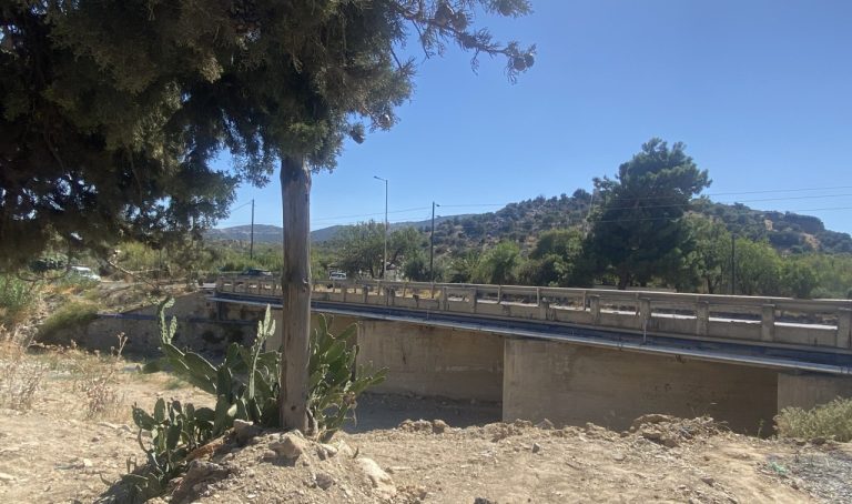 Σε αδιέξοδο οι επιχειρήσεις στις Αλυκές λόγω των έργων στη γέφυρα Αλιγαρορέματος καταγγέλλουν οι επαγγελματίες