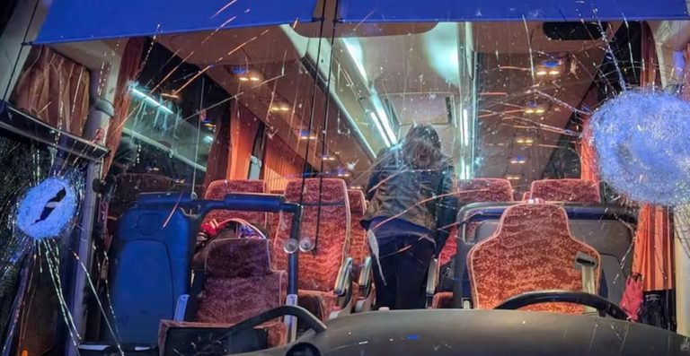 Σε χούλιγκαν της ακροδεξιάς οι έρευνες για την ενέδρα σε πούλμαν της Πιστόια Μπάσκετ που προκάλεσε τον θάνατο του 65χρονου οδηγού