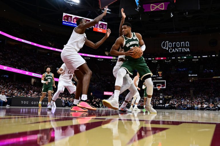 NBA: Πρώτη ήττα για τους Μπακς του Γιάννη Αντετοκούνμπο που πέτυχε 40 πόντους κόντρα στους Καβαλίερς