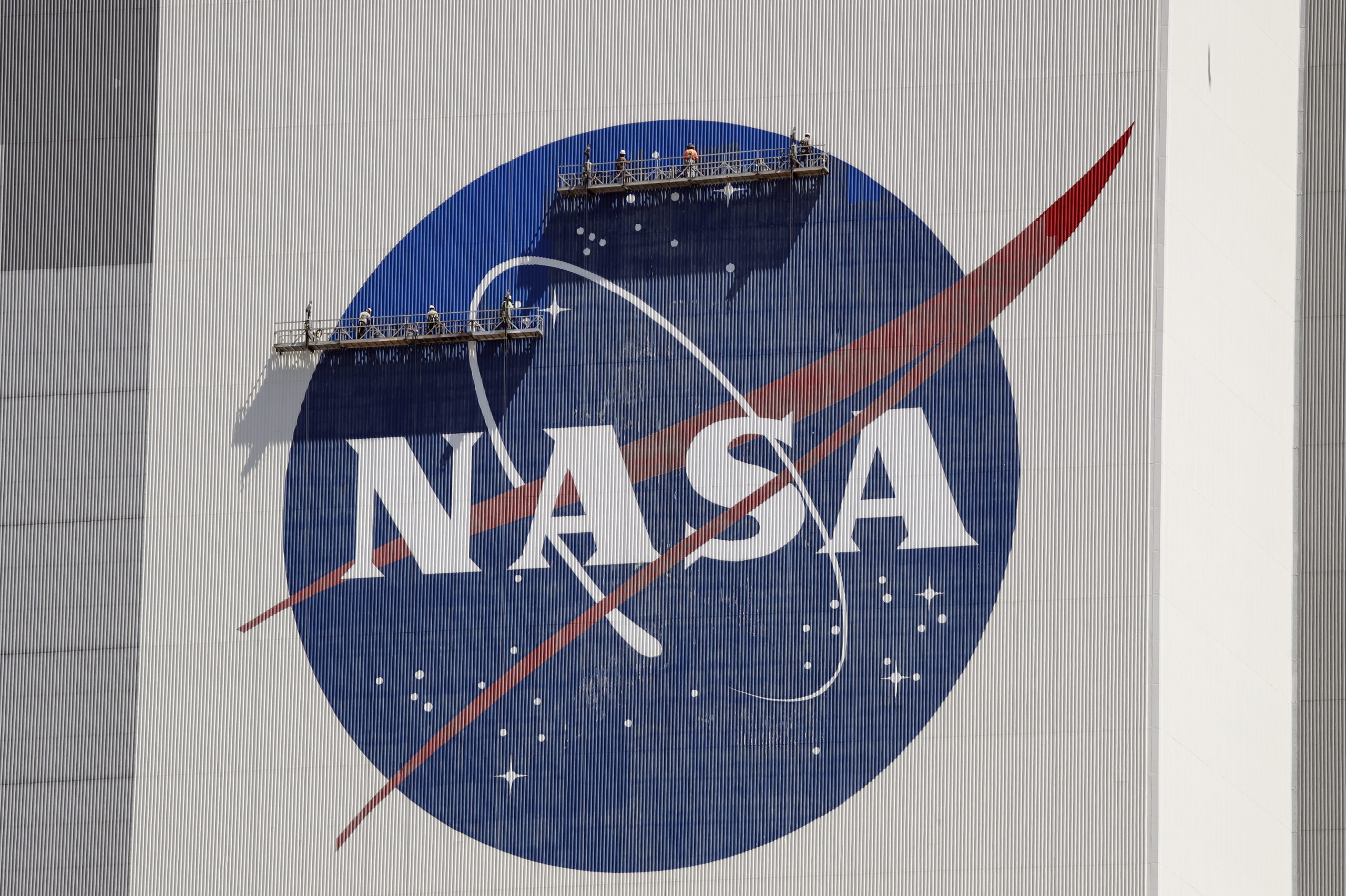 Η NASA ζητά συνεργασία με άλλες εταιρείες για τις αποστολές της στη Σελήνη, μετά τις καθυστερήσεις της SpaceX