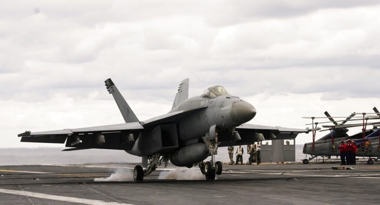 Με το δάχτυλο στη σκανδάλη οι ΗΠΑ: Ενδείξεις επικείμενης επίθεσης στο Ιράν μέσα στις επόμενες ώρες