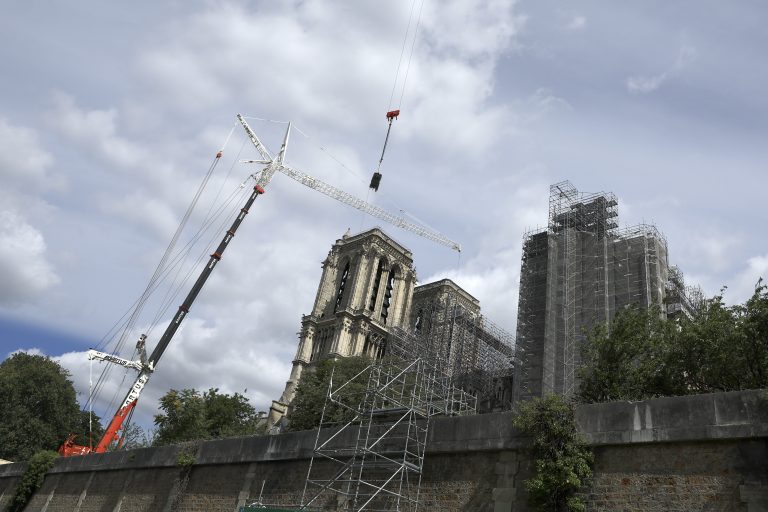 Το Γαλλικό Ινστιτούτο Ελλάδος παρουσιάζει την έκθεση «Η Παναγία των Παρισίων: Η συναρπαστική περιπέτεια της αποκατάστασης»