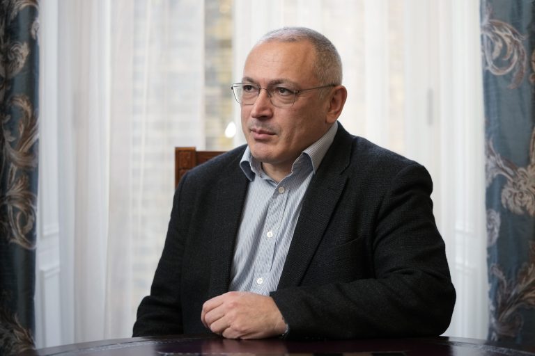 Ρωσία: Η υπηρεσία ασφαλείας FSB ανακοίνωσε ότι κίνησε ποινική διαδικασία σε βάρος του εξόριστου επικριτή του Κρεμλίνου Χοντορκόφσκι