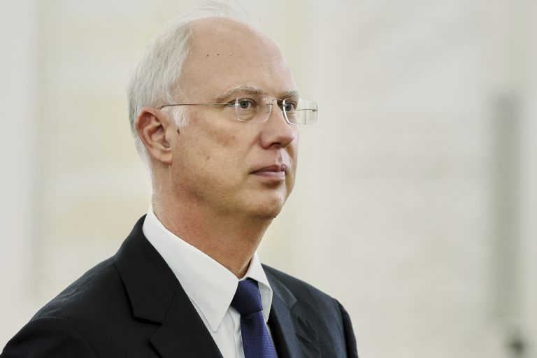 Οι κυρώσεις των ΗΠΑ σε πετρελαϊκούς ομίλους της Ρωσίας δεν θα έχουν «σημαντικό αντίκτυπο» στην οικονομία, δήλωσε ο απεσταλμένος του Πούτιν στο Fox News