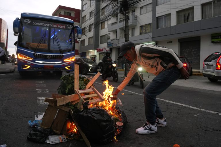 Ισημερινός: Σε κατάσταση έκτακτης ανάγκης 10 επαρχίες λόγω διαδηλώσεων αυτοχθόνων – Ένας νεκρός και δεκάδες τραυματίες