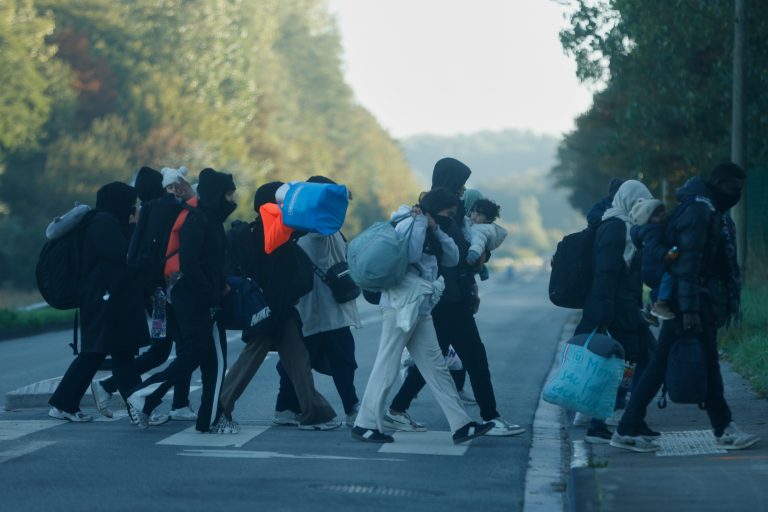 Αντιδράσεις στη Βρετανία για τη μεταφορά σε στρατόπεδα των αιτούντων άσυλο