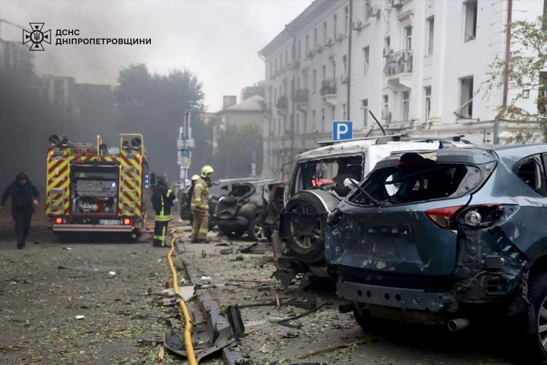 Ουκρανία: Τρεις τραυματίες στη Χερσώνα από ρωσικές επιθέσεις με drones