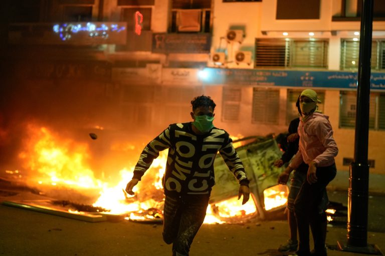 Μαρόκο: Δύο νεκροί κατά την επίθεση διαδηλωτών σε σταθμό χωροφυλακής