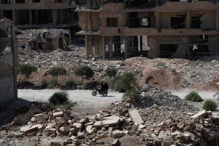Συρία: Εκεχειρία κυβέρνησης και Κούρδων σε δύο συνοικίες του Χαλεπίου μετά τους βομβαρδισμούς – Συνάντηση Αλ Σάρα με Άμπντι