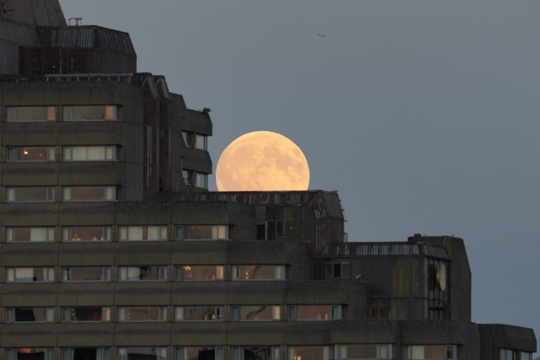 Η Υπερπανσέληνος της Συγκομιδής από την Ελλάδα έως τις ΗΠΑ: Επτά χώρες σε ένα φως