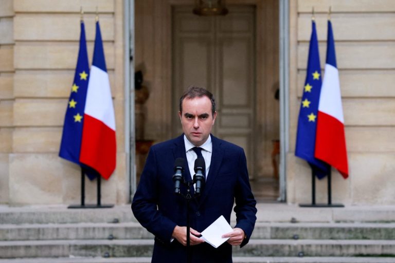 Γαλλία: Σχηματισμός κυβέρνησης σωτηρίας για έγκριση του προϋπολογισμού