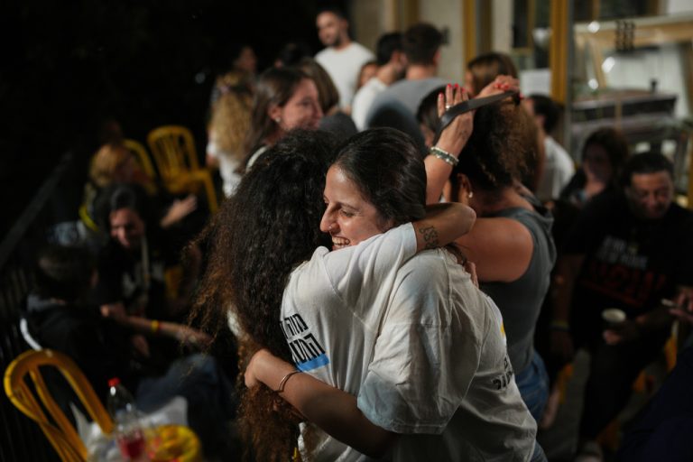 Γάζα: Όσα γνωρίζουμε για τη νέα συμφωνία και το χρονοδιάγραμμα, το μεσημέρι στην Αίγυπτο η πρώτη υπογραφή – Τι μεταδίδει η απεσταλμένη του ΕΡΤnews στο Ισραήλ