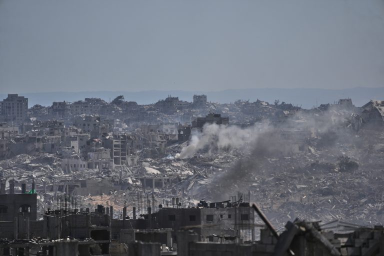 Η Χαμάς επιδιώκει να διατηρήσει τον έλεγχο της ασφάλειας στη Γάζα και δεν μπορεί να δεσμευτεί για αφοπλισμό – Πιέσεις από το Ισραήλ