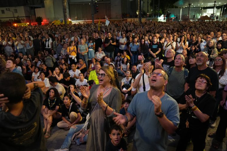 Η Αίγυπτος επιβεβαιώνει πως φιλοξενεί σύνοδο για την ειρήνη στη Γάζα τη Δευτέρα με συμπροέδρους Σίσι και Τραμπ