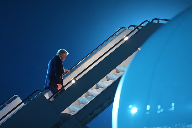 NYT: Ο Τραμπ πέτυχε μια μεγάλη νίκη αλλά δεν απάντησε για την επόμενη μέρα στη Γάζα