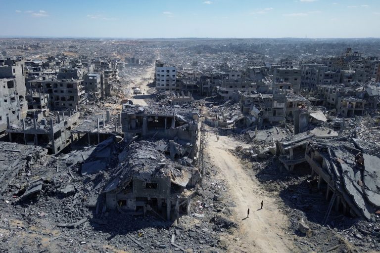 Στην κόψη του ξυραφιού η εκεχειρία στη Γάζα – Να ξαναρχίσει τον πόλεμο απειλεί το Ισραήλ αν η Χαμάς δεν παραδώσει όλες τις σορούς