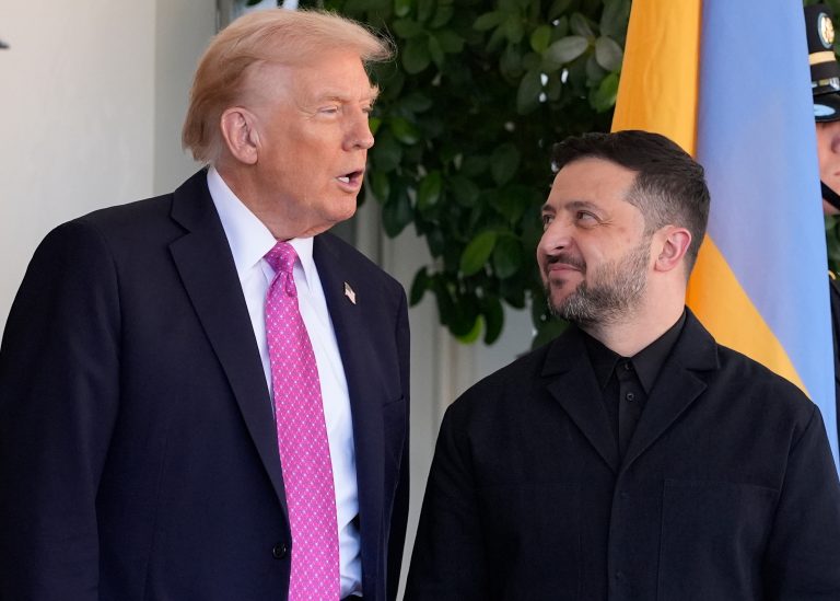Με «άδεια χέρια» έφυγε από τον Λευκό Οίκο ο Ζελένσκι – Ο Τραμπ δεν επιθυμεί κλιμάκωση με τη Ρωσία πριν από τη συνάντηση με τον Πούτιν στη Βουδαπέστη