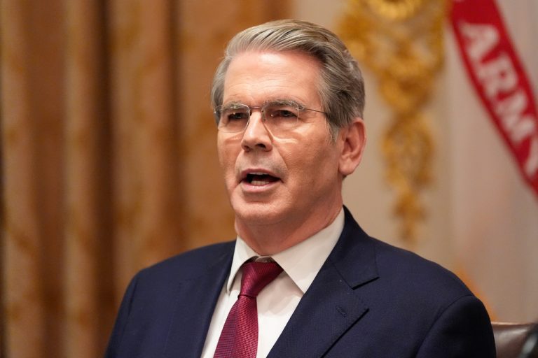 Σ. Μπέσεντ: «Λάθος» η επιβολή από την Κίνα περιορισμών στις εξαγωγές σπάνιων γαιών