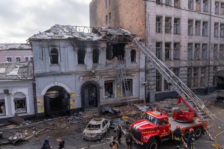 «Πάγωσε» η συνάντηση Τραμπ με Πούτιν στη Βουδαπέστη – Ολονύχτιο σφυροκόπημα της Ρωσίας στην Ουκρανία