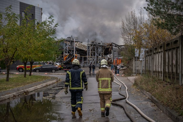 Τουλάχιστον 26 τραυματίες στη νυχτερινή ρωσική επιδρομή στο Κίεβο