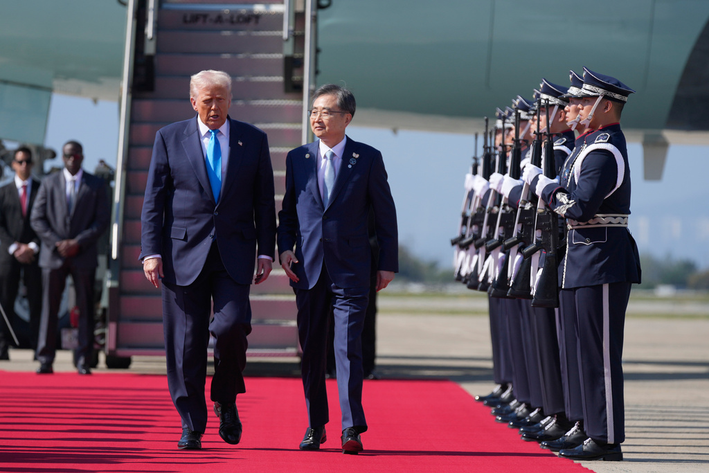 Στη Νότια Κορέα σήμερα ο Τραμπ – Προσβλέπει στις συνομιλίες με τον Σι Τζινπίνγκ