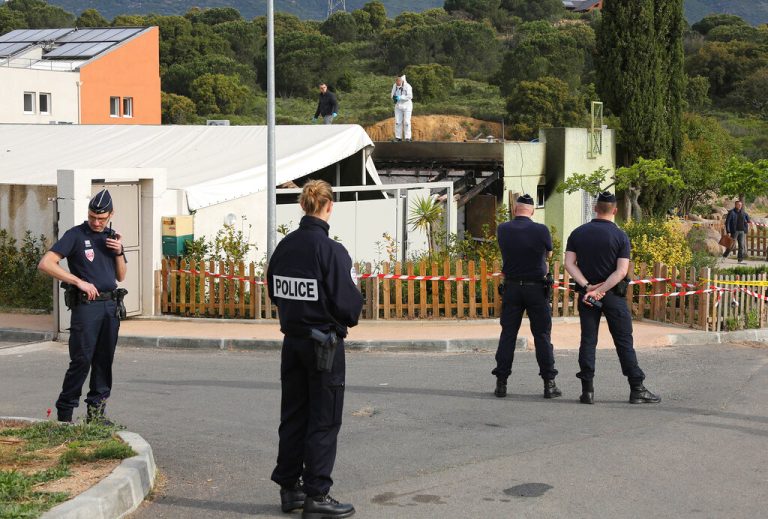 Γαλλία: Σύλληψη 4 εφήβων που σκότωσαν αγελάδα και το μοσχαράκι της – Ανέβασαν βίντεο στα κοινωνικά δίκτυα