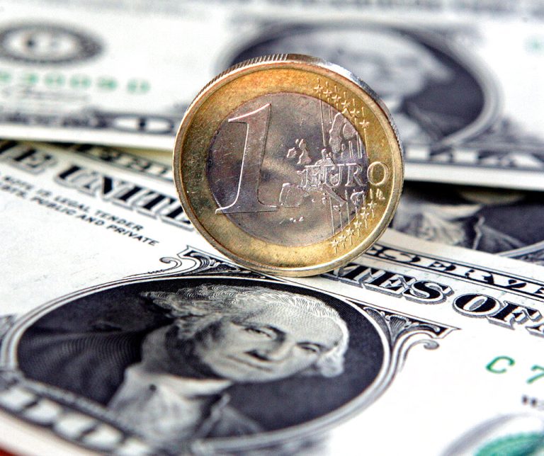 Σε διαφορετική τροχιά ΕΚΤ και Fed για τα επιτόκια την ερχόμενη εβδομάδα