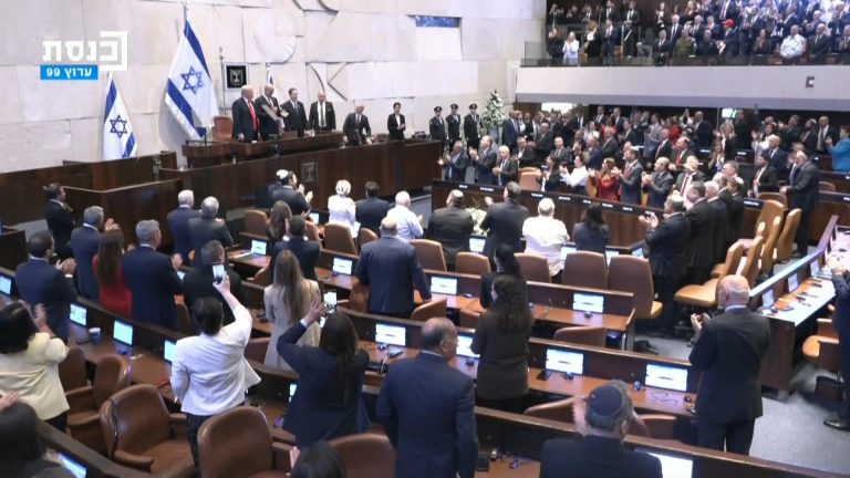 Live η ιστορική ομιλία του Ντόναλντ Τραμπ στο Ισραηλινό Κοινοβούλιο – H ώρα της ειρήνης για τη Μ. Ανατολή
