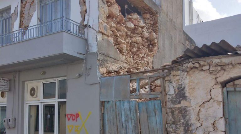 Ηράκλειο: Οι σεισμόπληκτοι του Δήμου Μινώα Πεδιάδας ζητούν 100% κρατική αρωγή για τη στεγαστική συνδρομή