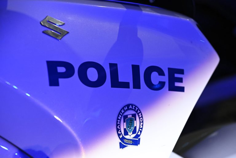 Σοβαρό επεισόδιο με οδηγούς στην Ιερά Οδό: Παραβίασε το κόκκινο, κατέβηκε από το αυτοκίνητο και τραυμάτισε με κατσαβίδι στο μάτι μοτοσικλετιστή