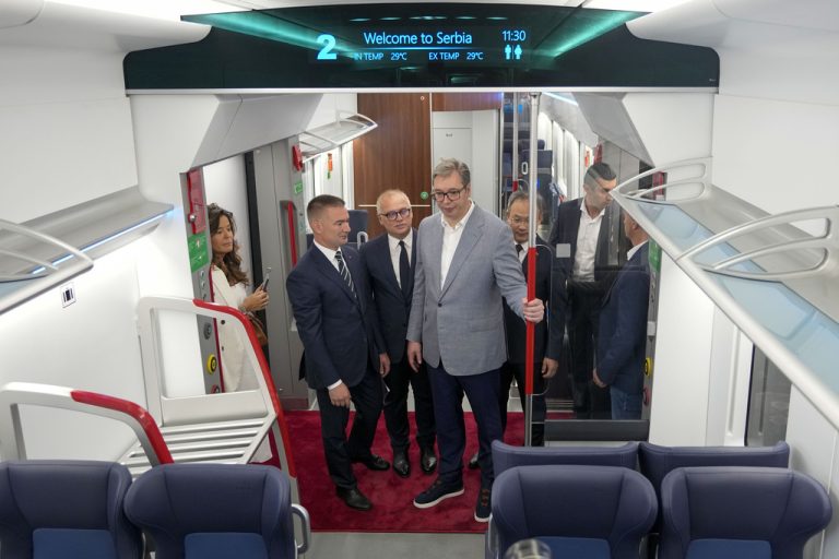 Σερβία: Εγκαινιάστηκε η σιδηροδρομική γραμμή ταχείας κυκλοφορίας από το Βελιγράδι μέχρι τα σύνορα με την Ουγγαρία