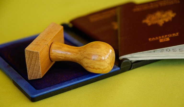 Ε.Ε.: Τέλος οι σφραγίδες στα διαβατήρια – Πώς θα γίνονται οι έλεγχοι