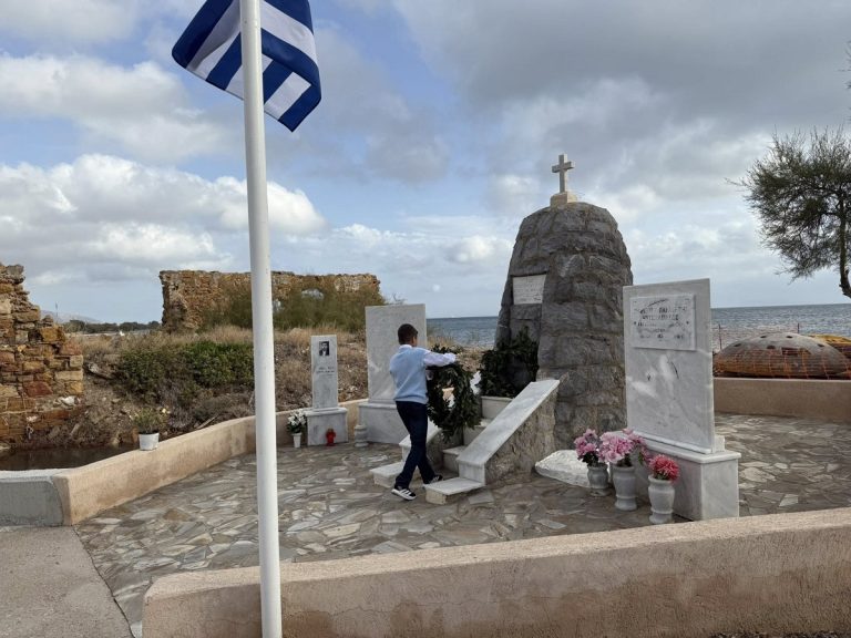 Χίος: Οι μαθητές τίμησαν τους εκτελεσθέντες πατριώτες στην κατοχή