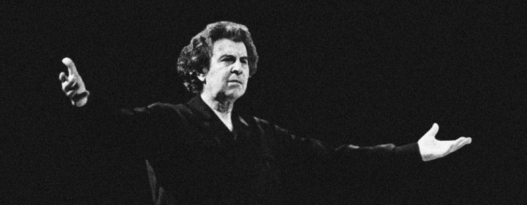 Αφιέρωμα στο Μίκη Θεοδωράκη από τη Συμφωνική του δήμου Βόλου