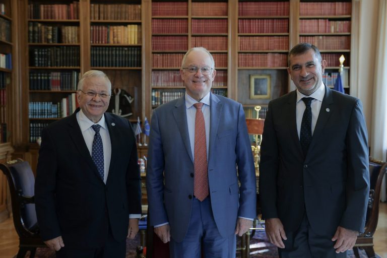 Συνάντηση του Προέδρου της Δημοκρατίας με αντιπροσωπεία του Χαμόγελου του Παιδιού