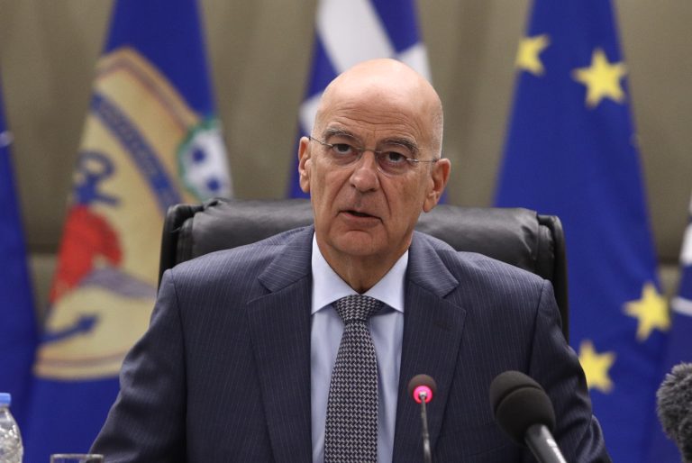 Ν. Δένδιας για Άγνωστο Στρατιώτη: Το μνημείο ενώνει τους Έλληνες νυν και αεί – Δεν θα το αντιμετωπίσουμε ως αντικείμενο άσκησης πολιτικής και διχασμού