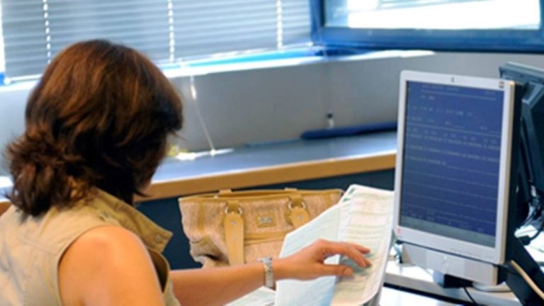 Αντίστροφη μέτρηση για το πειθαρχικό στο Δημόσιο – Ποιοι κινδυνεύουν με απόλυση