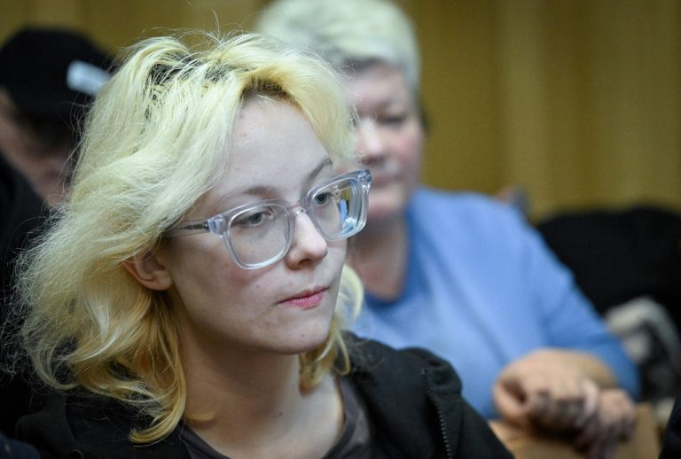 Ένοχη για «δυσφήμιση» του στρατού 18χρονη Ρωσίδα – Ερμήνευσε τραγούδια επικριτικά για το Κρεμλίνο