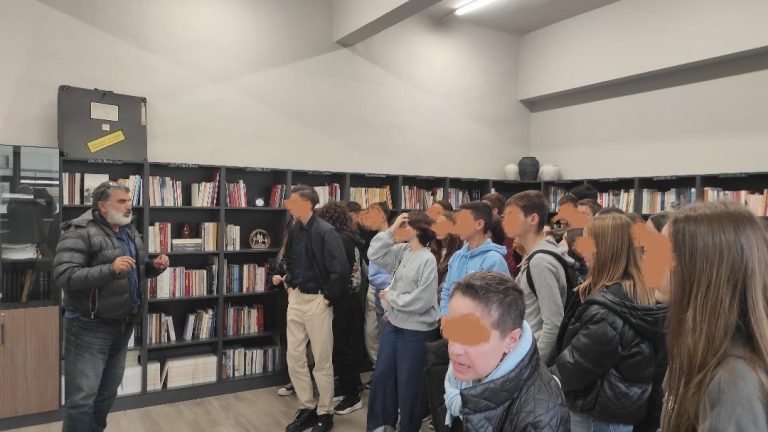 Το Μουσείο Θυμάτων Ναζισμού Διστόμου επισκέφτηκαν μαθητές από την Πάτρα ενόψει και της 28ης Οκτωβρίου