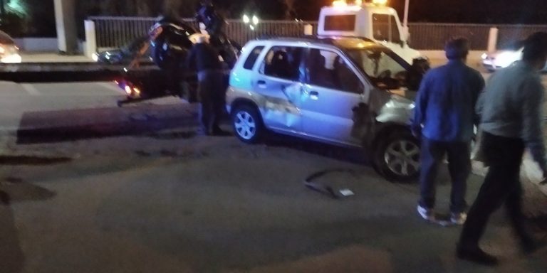 Τροχαίο με τραυματισμό στα Χανιά: Στο νοσοκομείο νεαρός οδηγός μηχανής μετά από σύγκρουση με Ι.Χ.