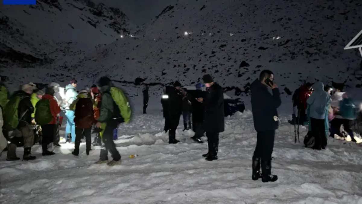 Χιονοθύελλα παγιδεύει εκατοντάδες ανθρώπους στο Έβερεστ – Aγώνας διάσωσης 200 ορειβατών