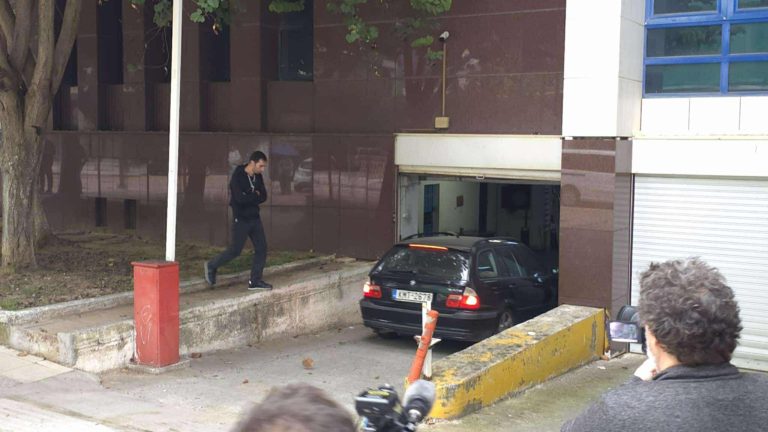 Διπλή δολοφονία στη Φοινικούντα: Δεν βρέθηκε πυρίτιδα στα ρούχα του φερόμενου δράστη – Στο μικροσκόπιο λευκό όχημα και κρίσιμες απολογίες σήμερα