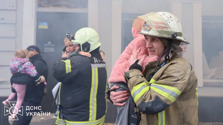 Ρωσικό χτύπημα σε νηπιαγωγείο στο Χάρκοβο – Δύο παιδιά ανάμεσα στους νεκρούς από τα νυχτερινά πλήγματα