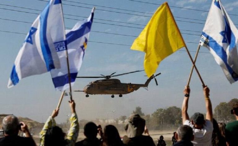 Η «κίτρινη νύχτα» του Ισραήλ: Αγωνία και προσμονή για την απελευθέρωση των ομήρων από τη Χαμάς – Πώς θα γίνει η επιστροφή τους