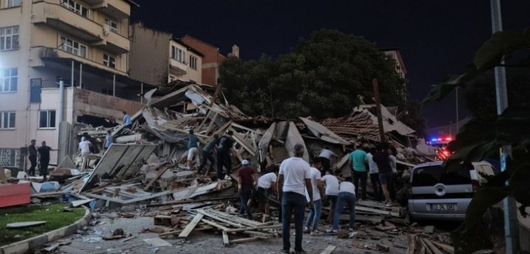 Σεισμός 6,1 Ρίχτερ στη δυτική Τουρκία: Τουλάχιστον 22 τραυματίες και καταρρεύσεις κτιρίων (video)