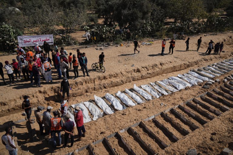 Γάζα: O Ερυθρός Σταυρός παρέλαβε φέρετρο με τα λείψανα ακόμα ενός Ισραηλινού ομήρου